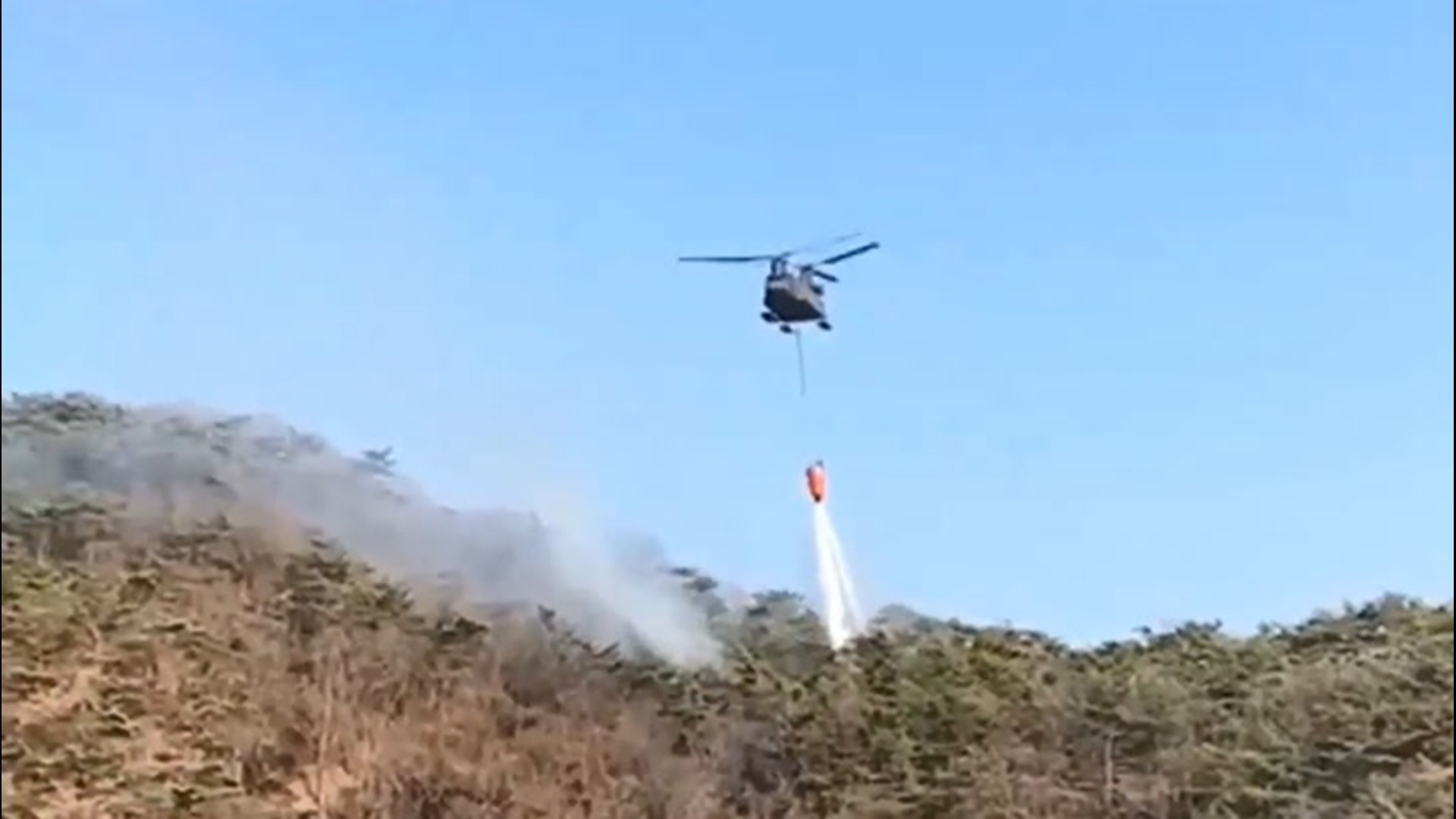 Evacuation advisories were issued around Ashikaga City on Feb. 22 as firefighters launched an aerial assault on the flames.