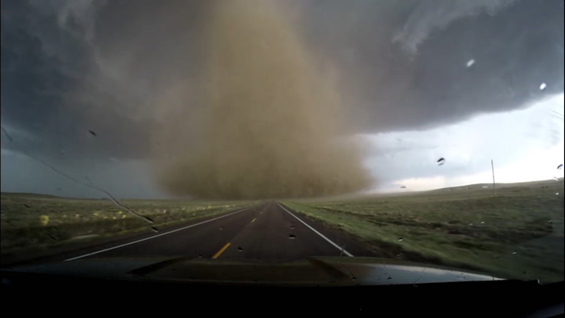 Extreme meteorologist Reed Timmer recounts his experience intercepting an EF-2 tornado that hit Wray, Colorado, on May 7, 2016.