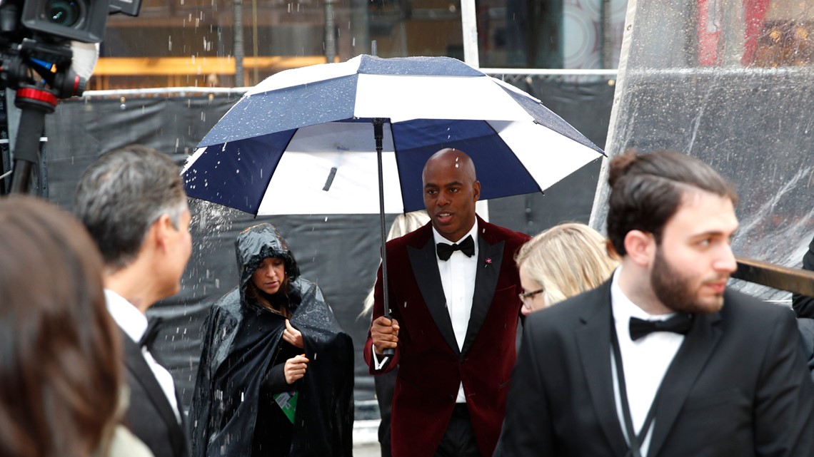 Spike Lee Honors Kobe Bryant At Oscars With Purple And Gold Suit On Red  Carpet – Deadline