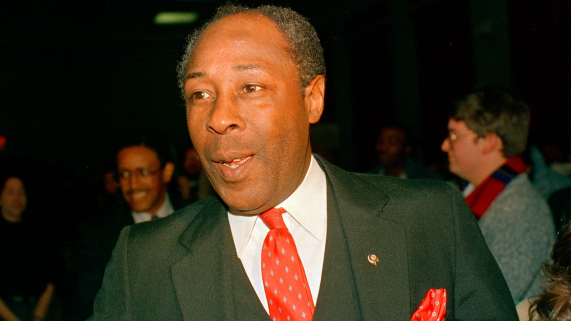 'Lean on Me' inspiration Joe Clark dies at 82 | firstcoastnews.com - Vimarsana News