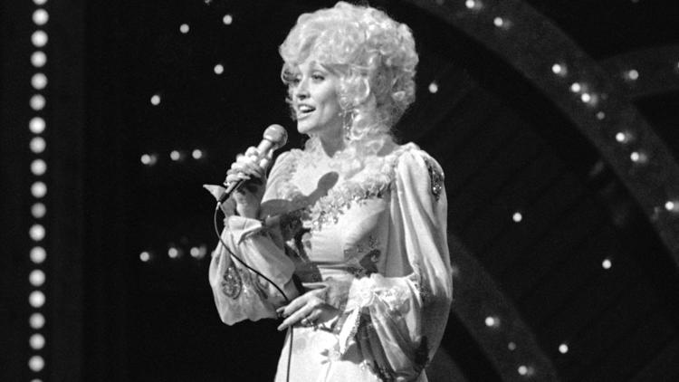 Dolly Parton’s Niece Reacts to Nashville Airport Tribute Honoring Her Aunt
