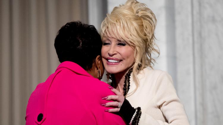 Dolly Parton’s Niece Reacts to Nashville Airport Tribute Honoring Her Aunt
