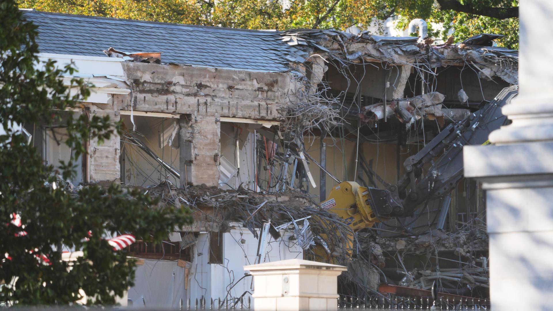 The White House starts demolishing part of the East Wing to build Trump ...