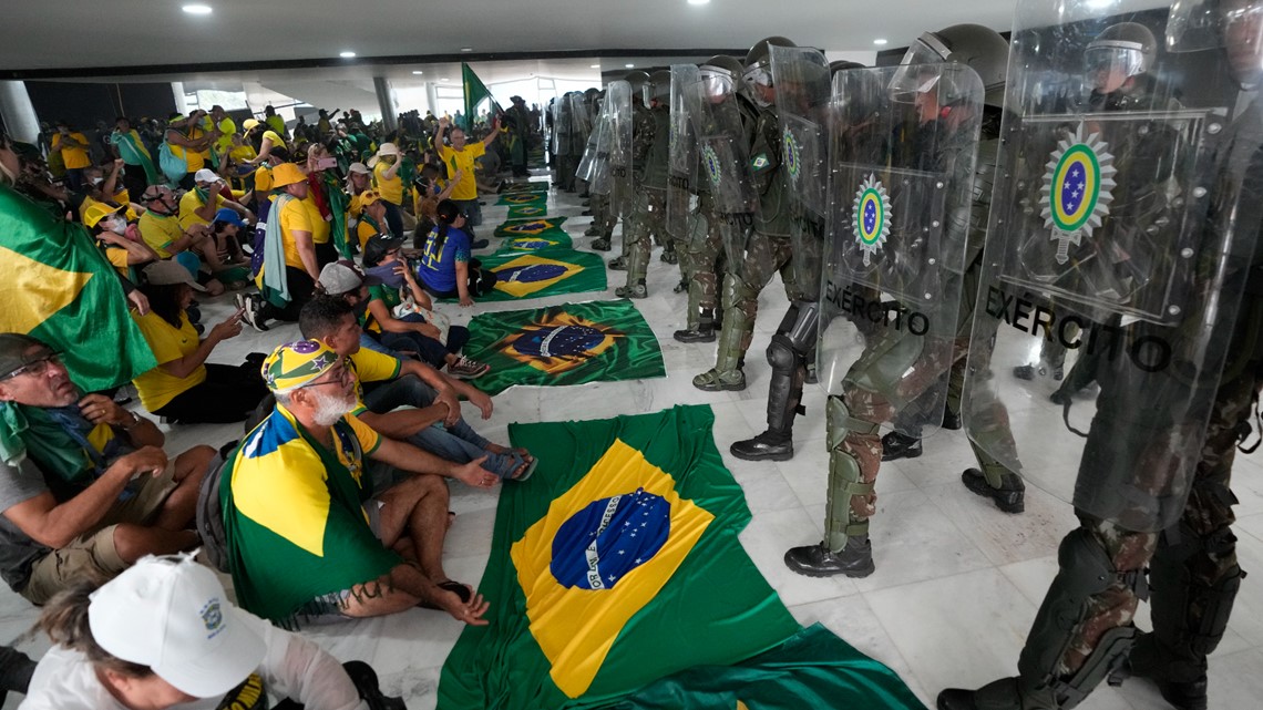 Pro-Bolsonaro crowd storms Brazil's Congress | firstcoastnews.com - Vimarsana News