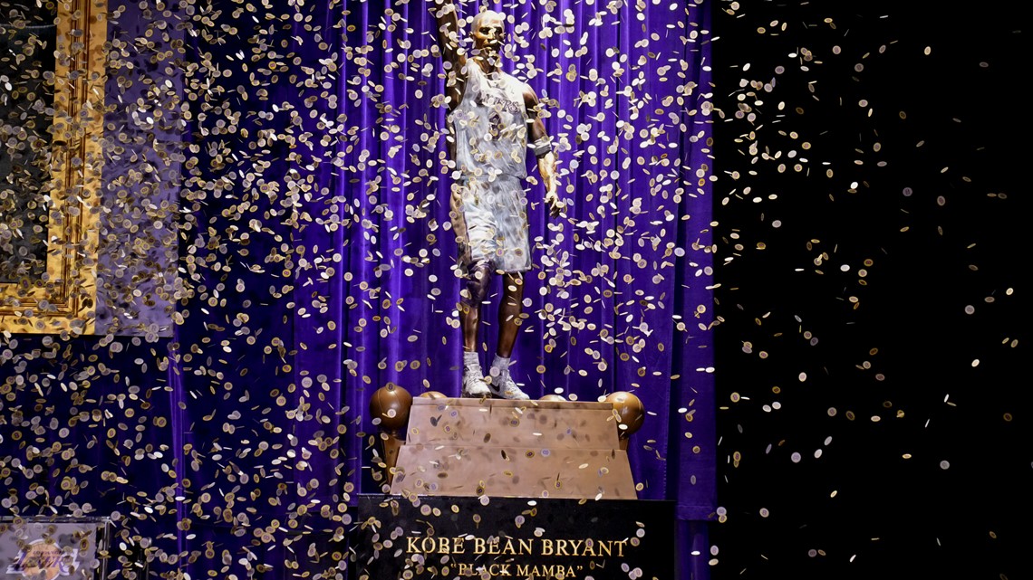 Lakers unveil bronze statue of Kobe Bryant | firstcoastnews.com - Vimarsana News
