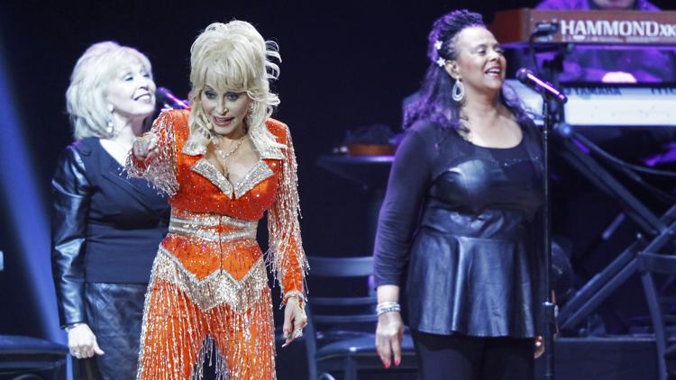 Dolly Parton’s Niece Reacts to Nashville Airport Tribute Honoring Her Aunt
