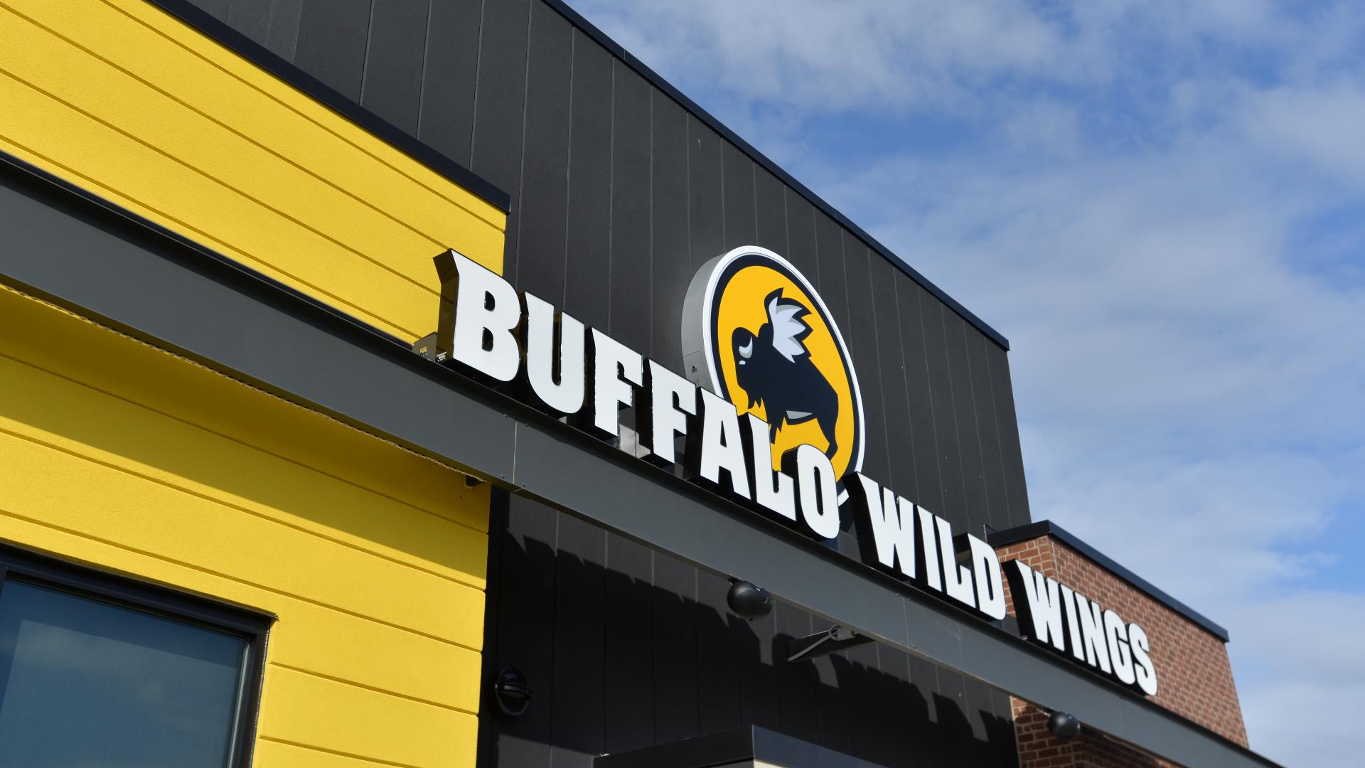 Buffalo Wild Wings allyoucaneat boneless wings deal