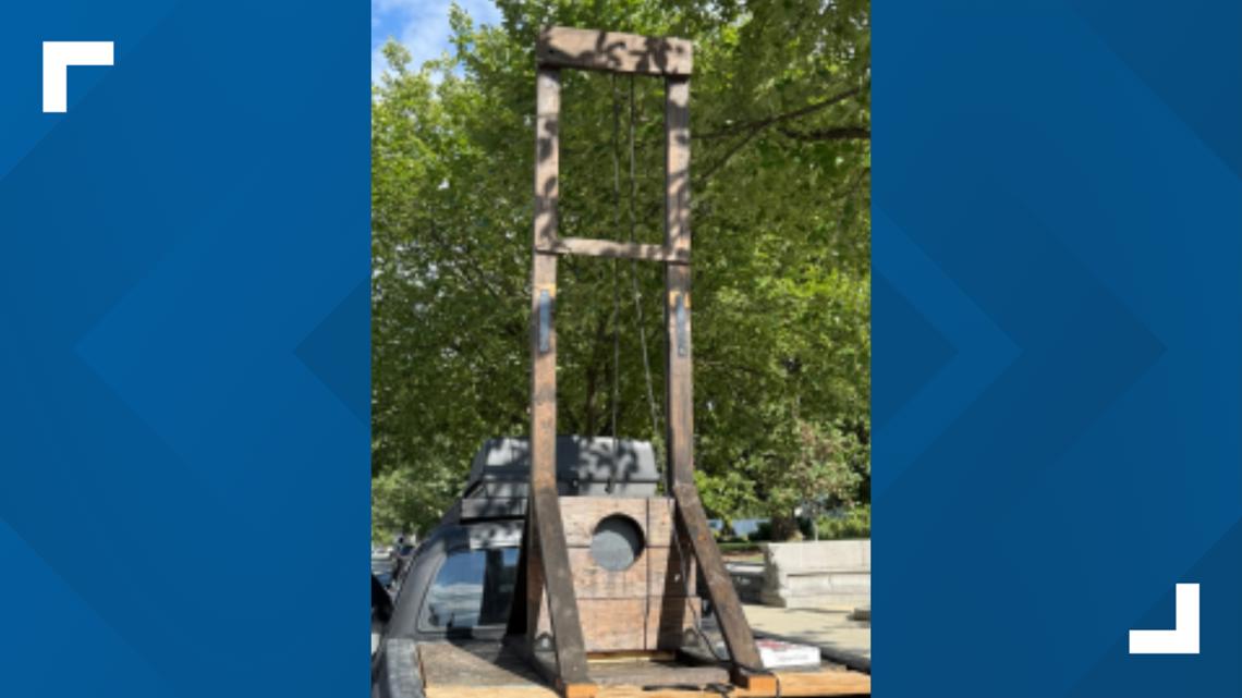 Man Arrested as Authorities Discover Guillotine in Truck Near US Capitol