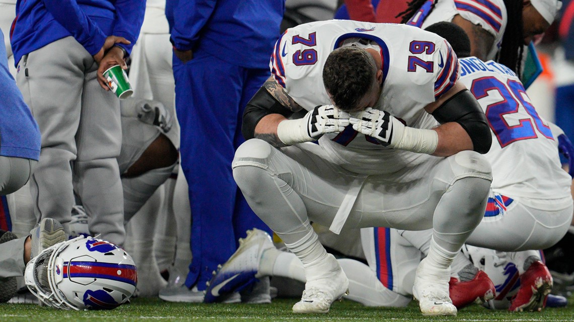 We Believe in Prayer': ESPN Host Offers Beautiful Prayer for NFL Player  Damar Hamlin During Live Broadcast