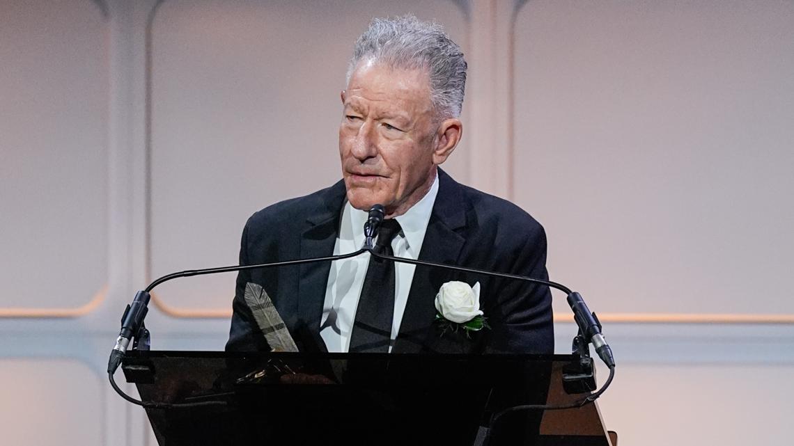 Taylor Swift, Lyle Lovett Join Nashville Songwriters Hall of Fame