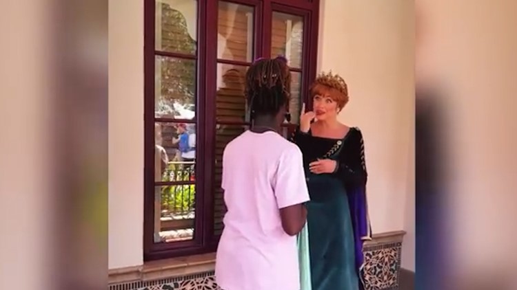 Disney princess surprises Texas family by speaking to 11-year-old in sign language