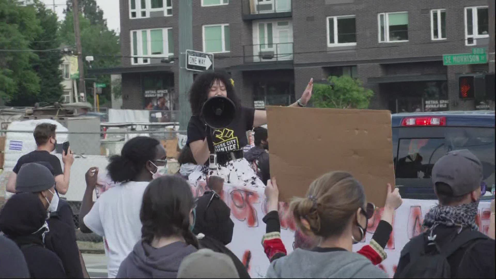 Floyd 17 states ban or limit chokeholds since death