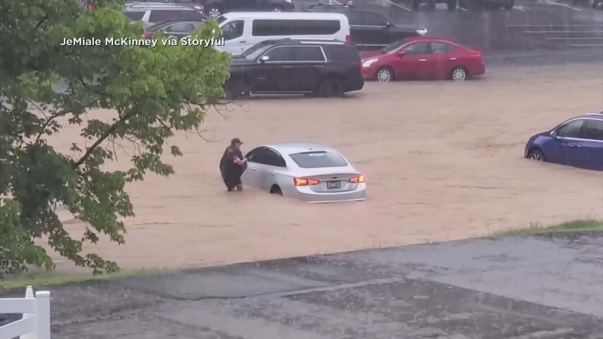 Storms cause flash flooding at Dollywood