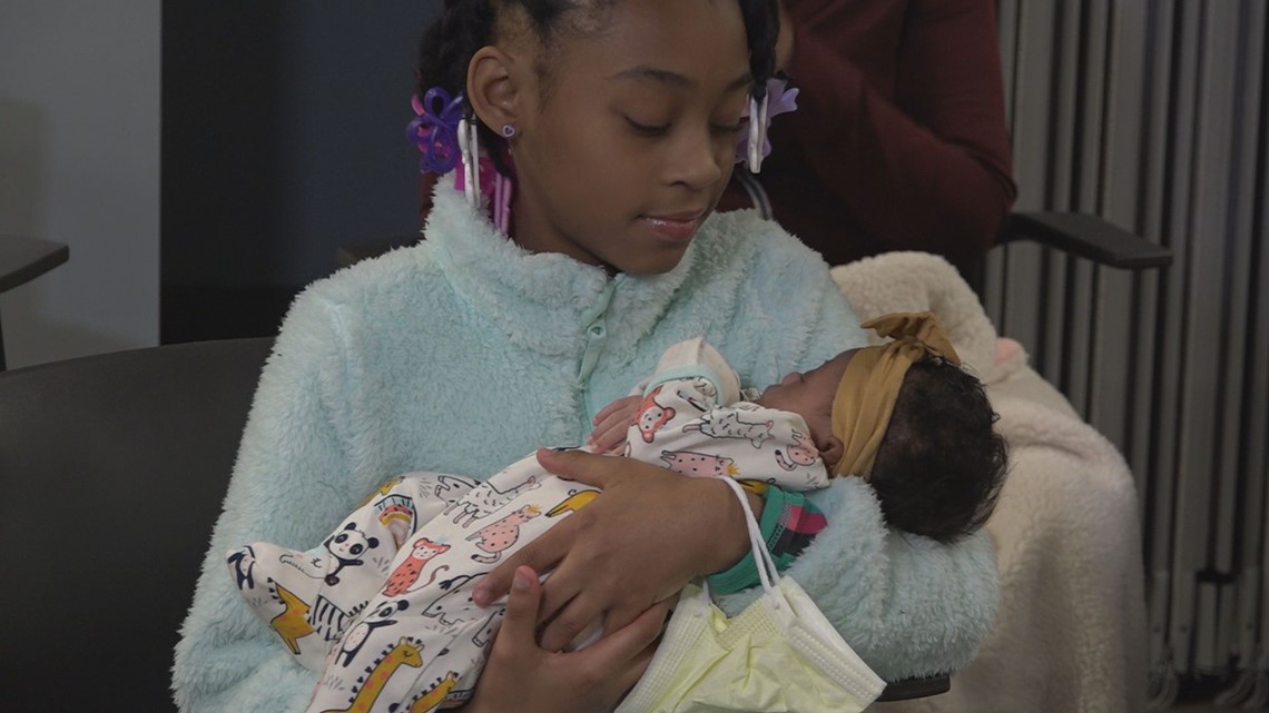 St. Louis County girl delivers mom's 'miracle' baby at home - Vimarsana News