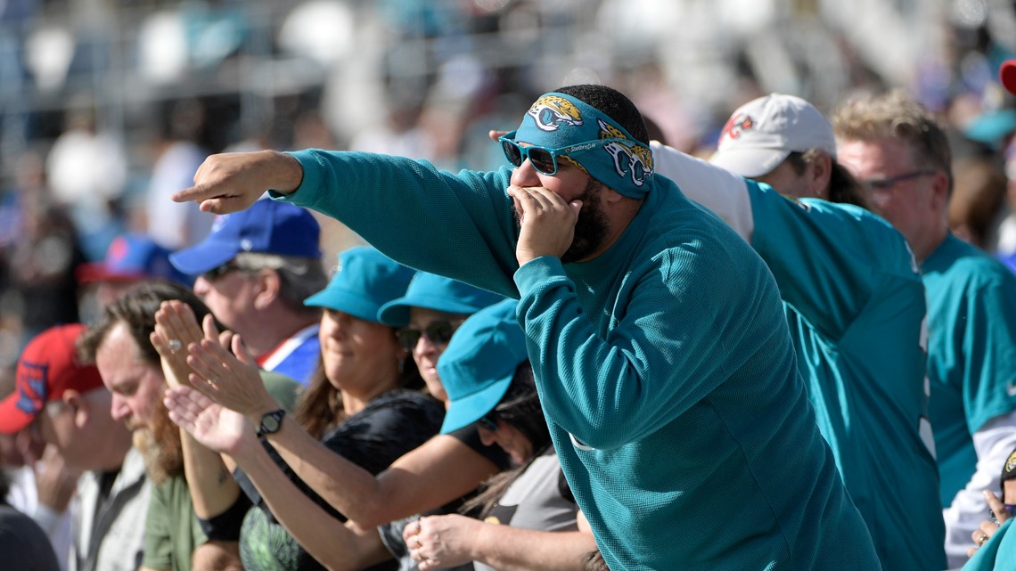 Jaguars fans dress as clowns for Jacksonville season finale