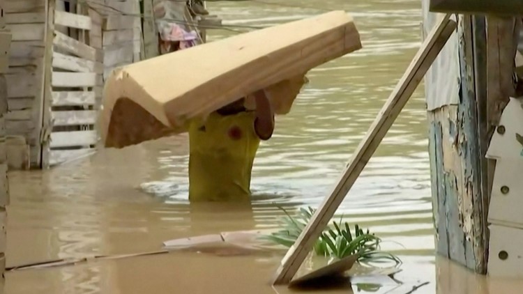Heavy Rain Leaves Community Under Water in Colombia
