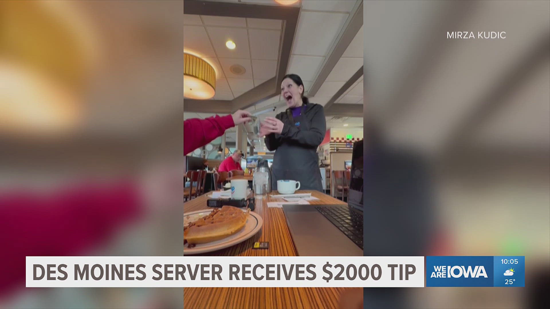 One Des Moines man shows that gift giving isn't reserved for just the December holidays. Local 5's Emma Stroner has the story.