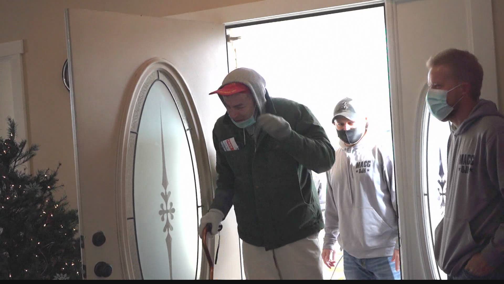 A Muncie veteran who nearly lost his house is now home for the holidays. And it's all thanks to strangers in the community who stepped up to help.