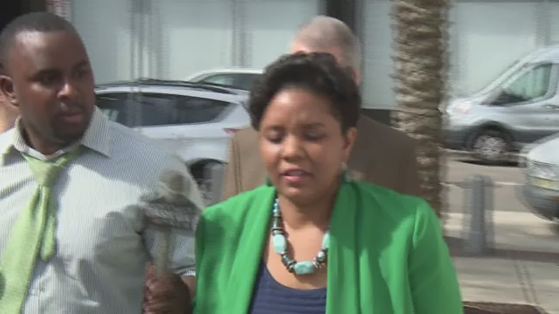 RAW VIDEO: Indicted City Councilmembers Katrina and Reggie Brown walk into the courthouse prior to their status hearing.