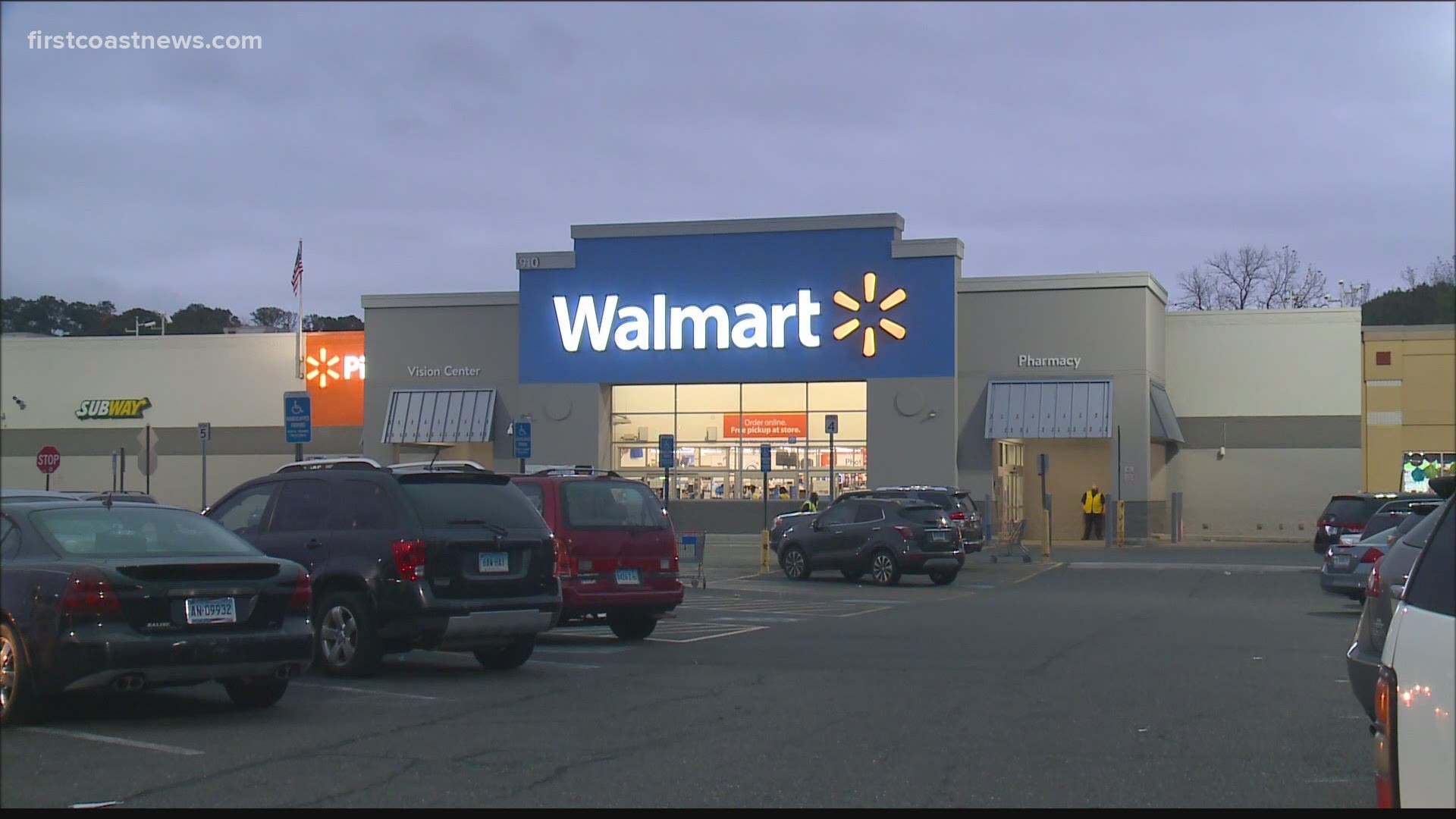 Walmart is partnering up with top food companies to offer a free Thanksgiving meal.