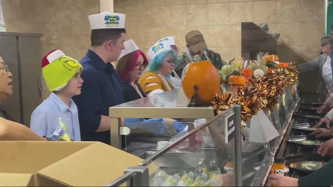 Mayport holds annual Thanksgiving feast | firstcoastnews.com - Vimarsana News