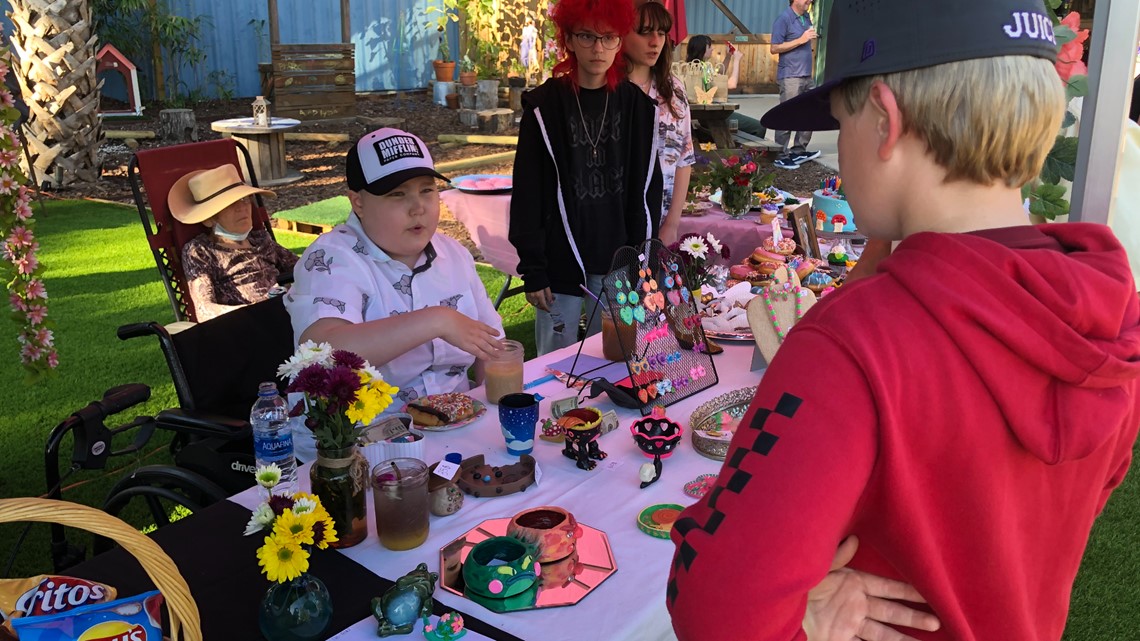 Beaches community buys art, celebrates birthday for local girl battling brain cancer - Vimarsana News