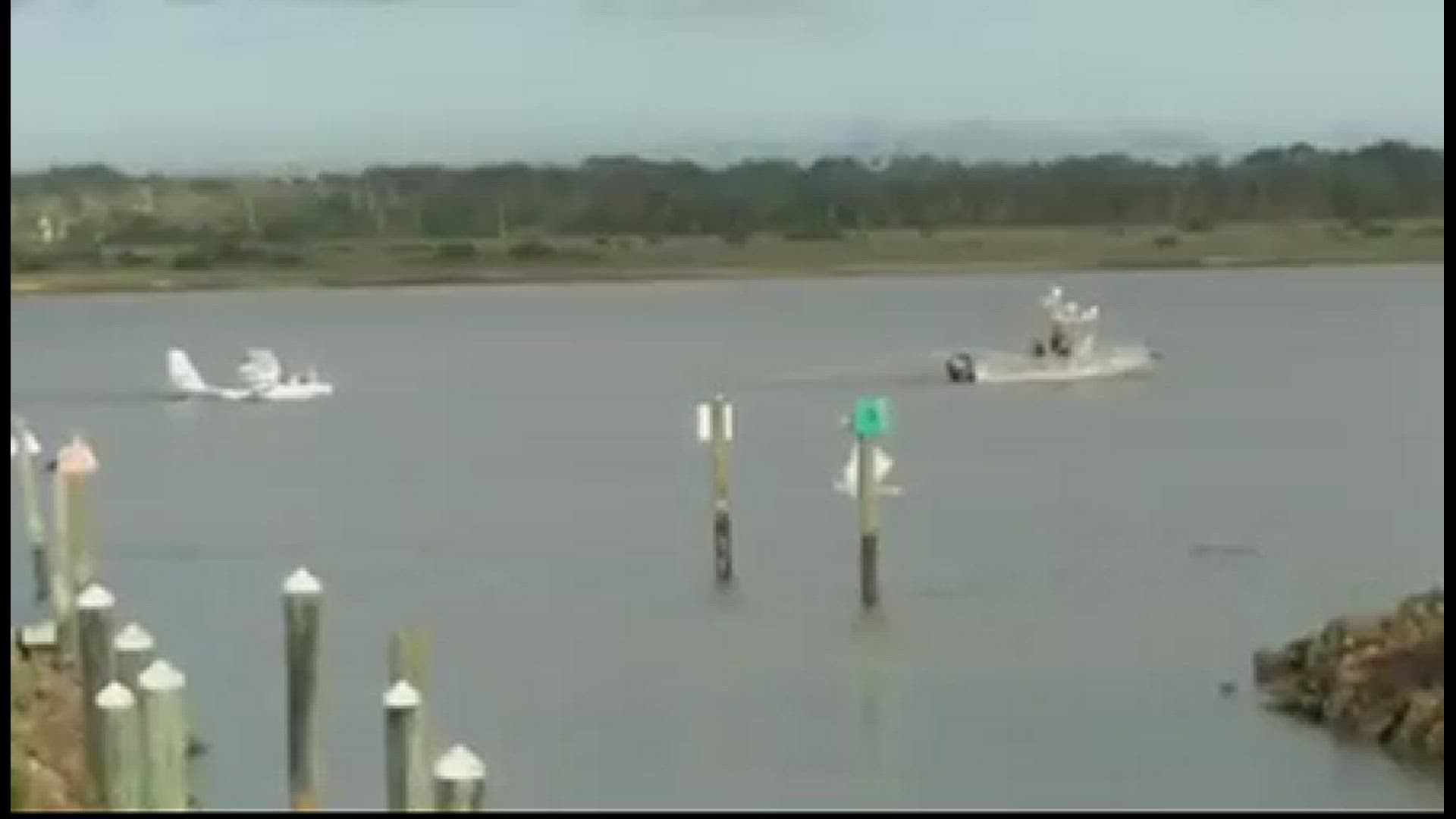 A good Samaritan helped tow a downed plane in St. Augustine to keep it from sinking.