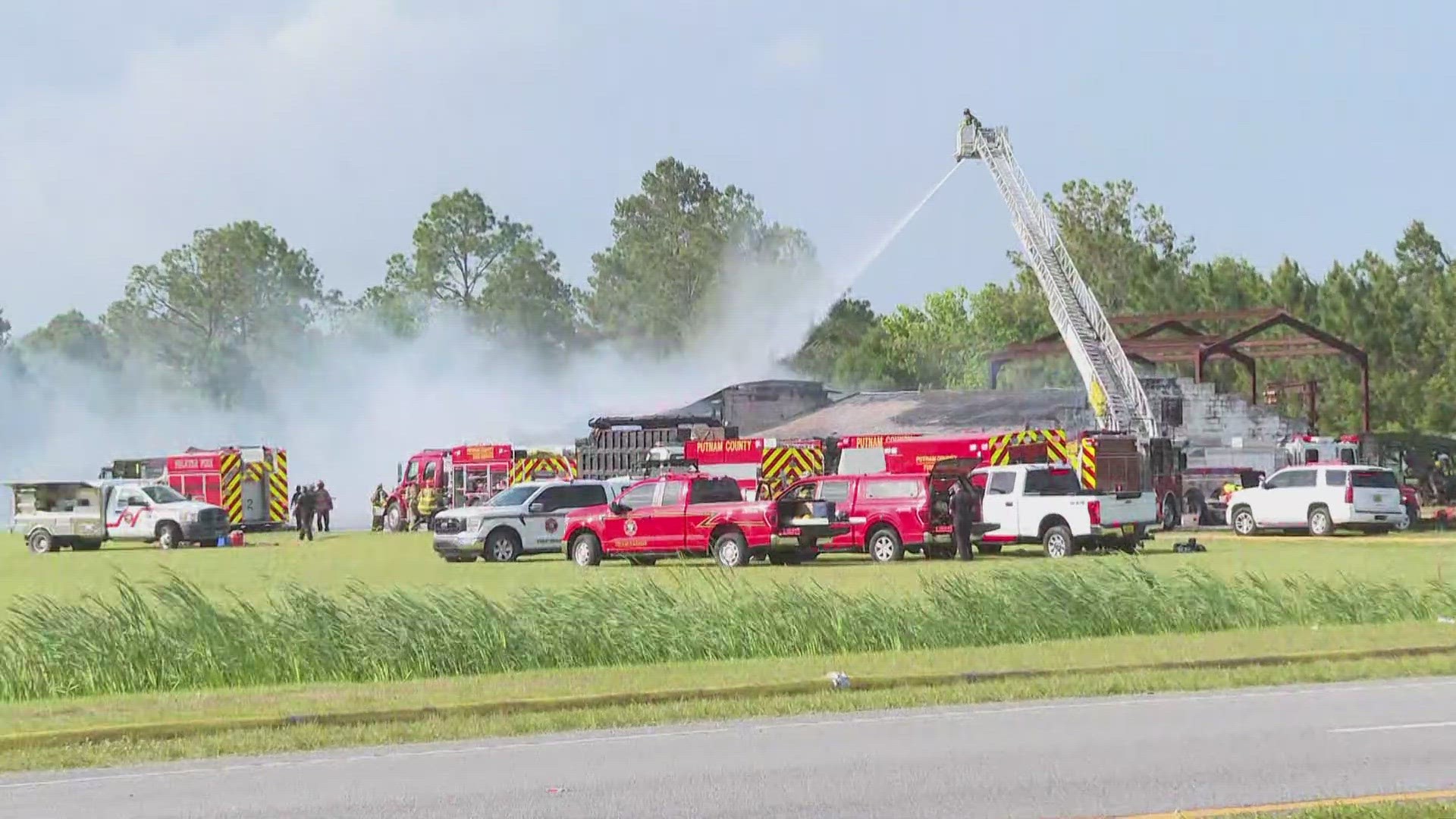 Large oxygen, gas tank explosions at Palatka building, igniting 3-alarm ...