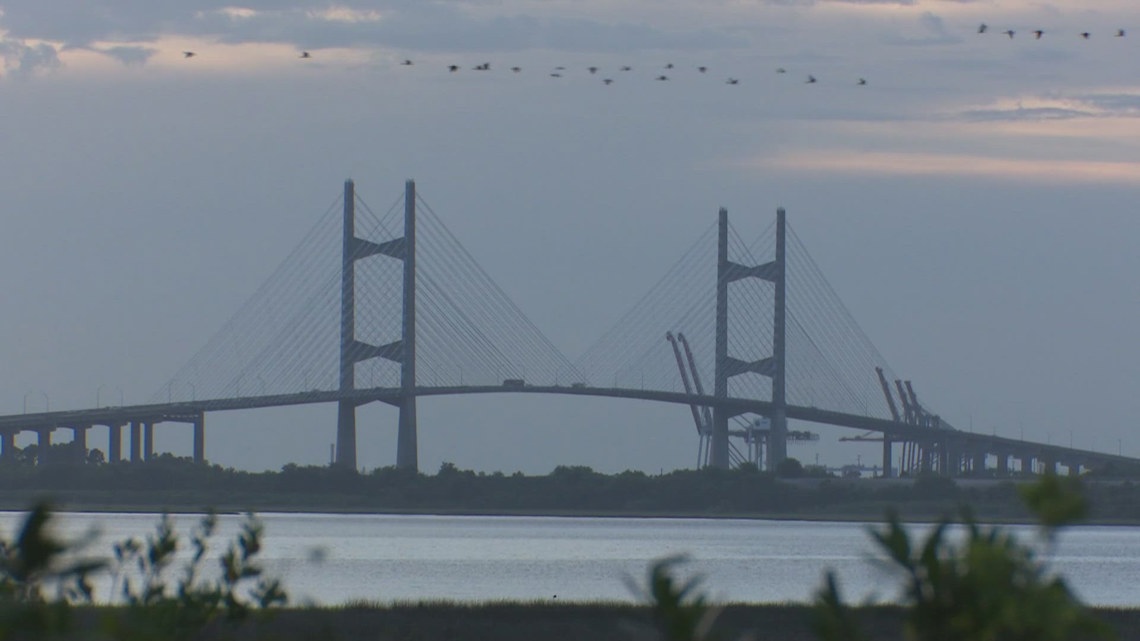 ¿Cuándo cierra Jacksonville puentes durante las tormentas