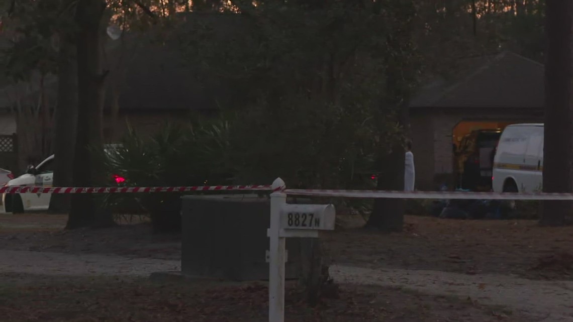 Shooting near Oakleaf leaves man dead