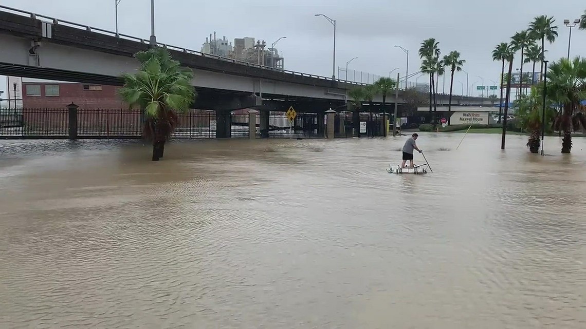 Florida man makes raft out of beer kegs in flooded Downtown