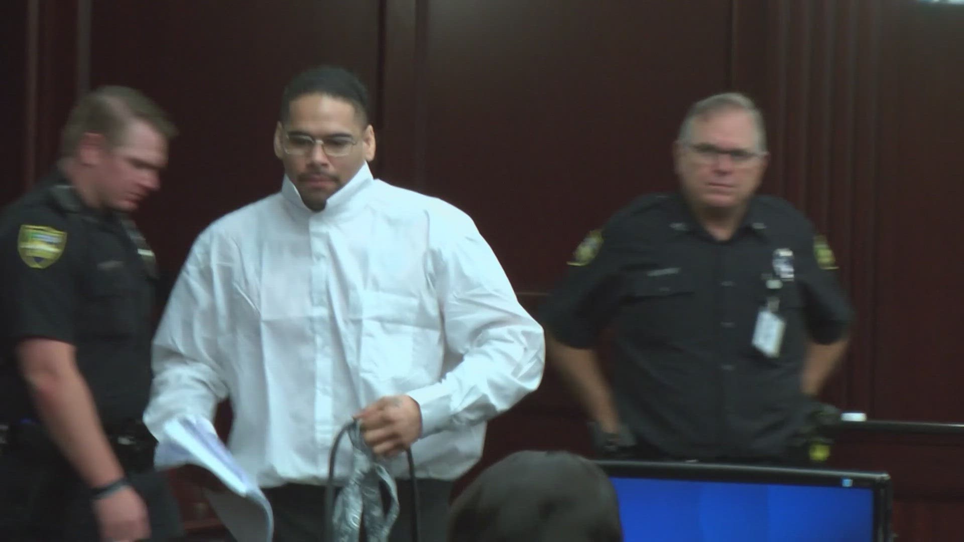 Quiles is accused of murdering his 16yo niece Iyana Sawyer in 2018 after getting her pregnant. Quiles pleaded not guilty to first-degree murder & sexual battery.