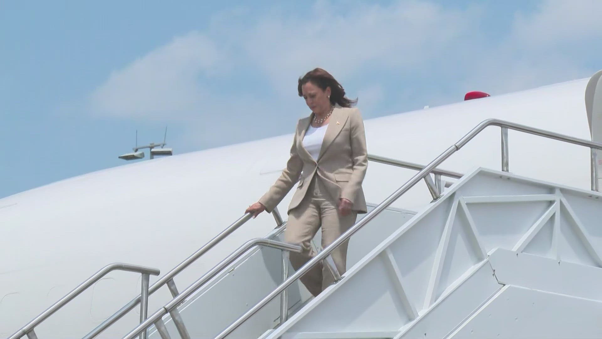 VP Kamala Harris touches down in Jacksonville ahead of speaking at the ...