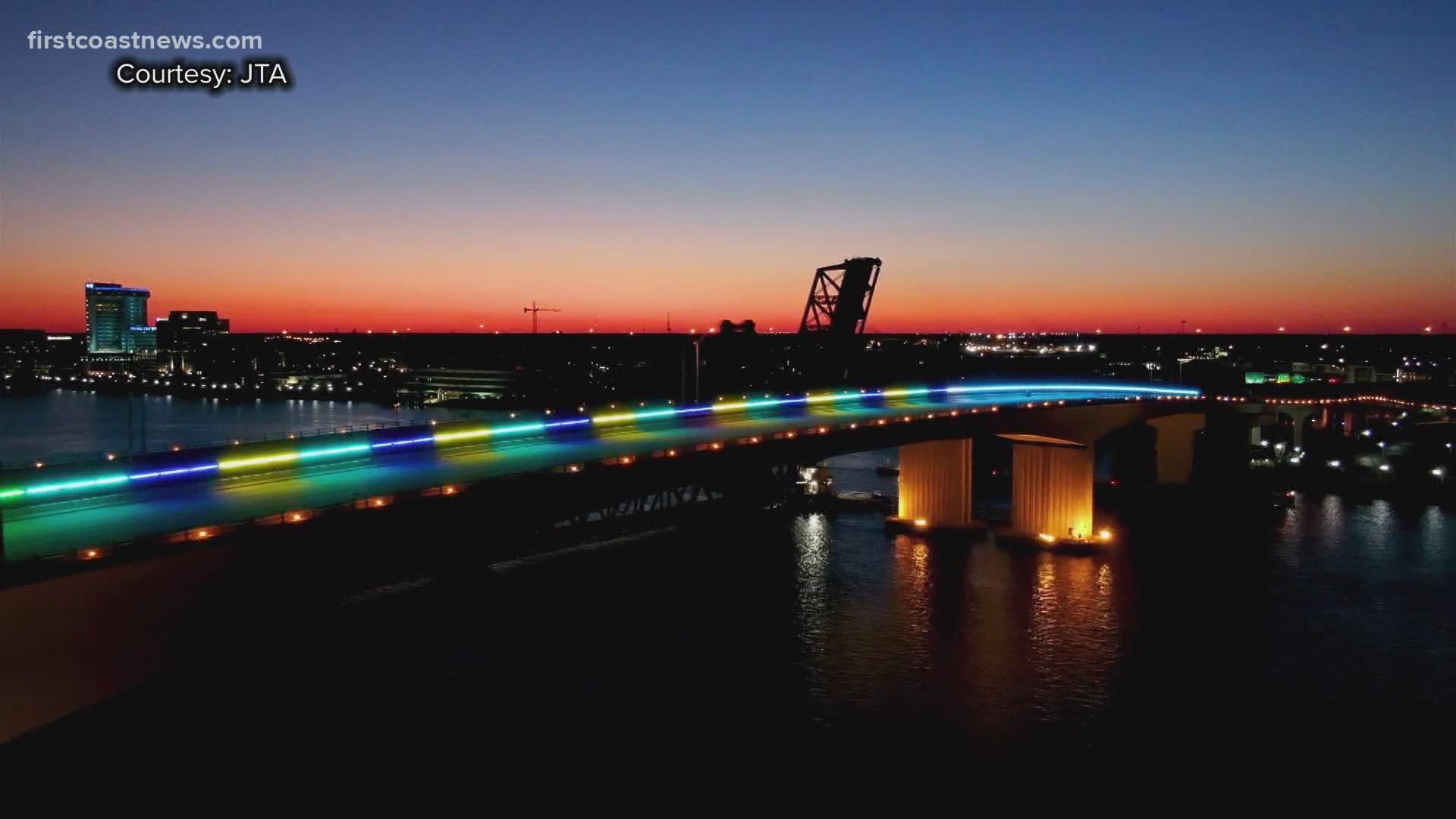New lights illuminating the Acosta Bridge