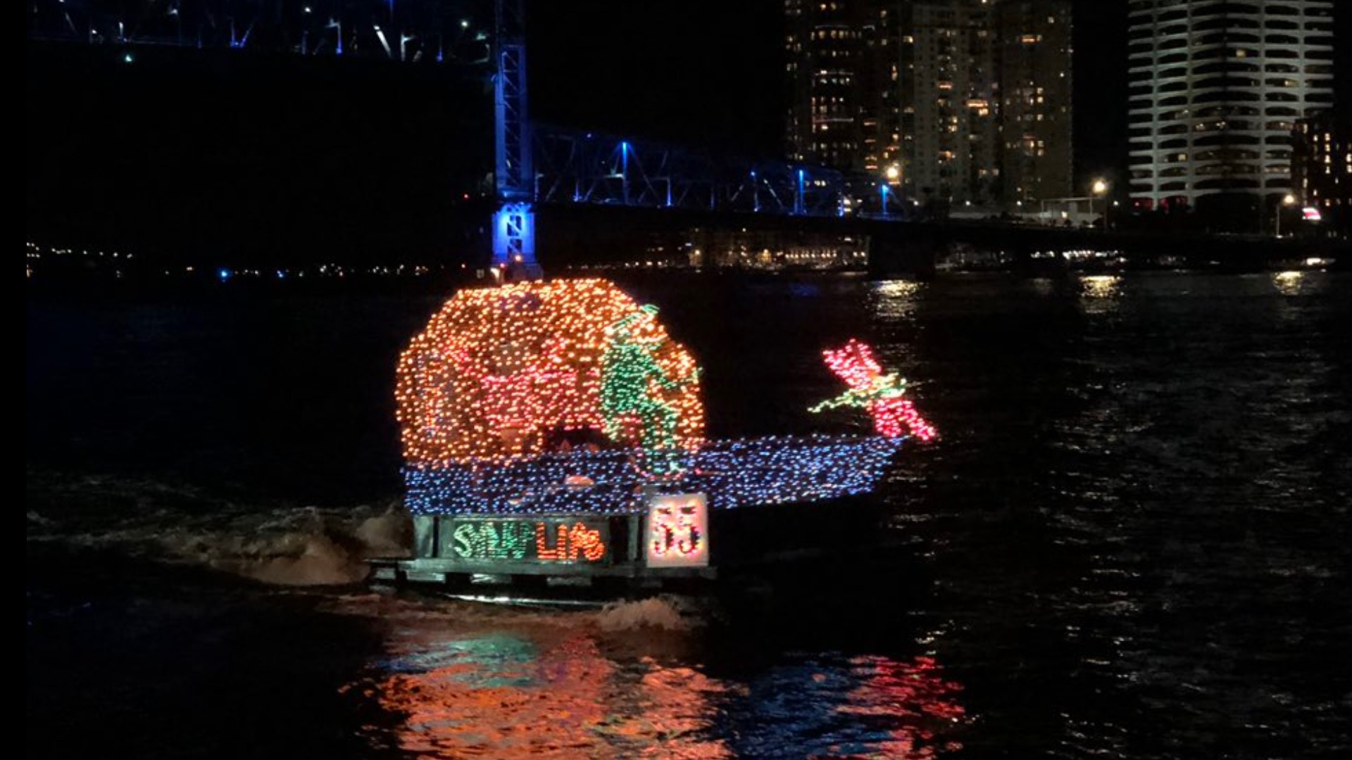 Jacksonville Light Boat Parade shines in Downtown Jacksonville Saturday