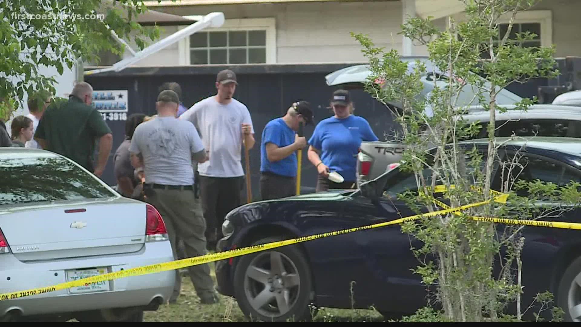 The man investigators say held two people captive in Green Cove Springs earlier this week confessed to murder, according to an arrest report obtained by First Coast