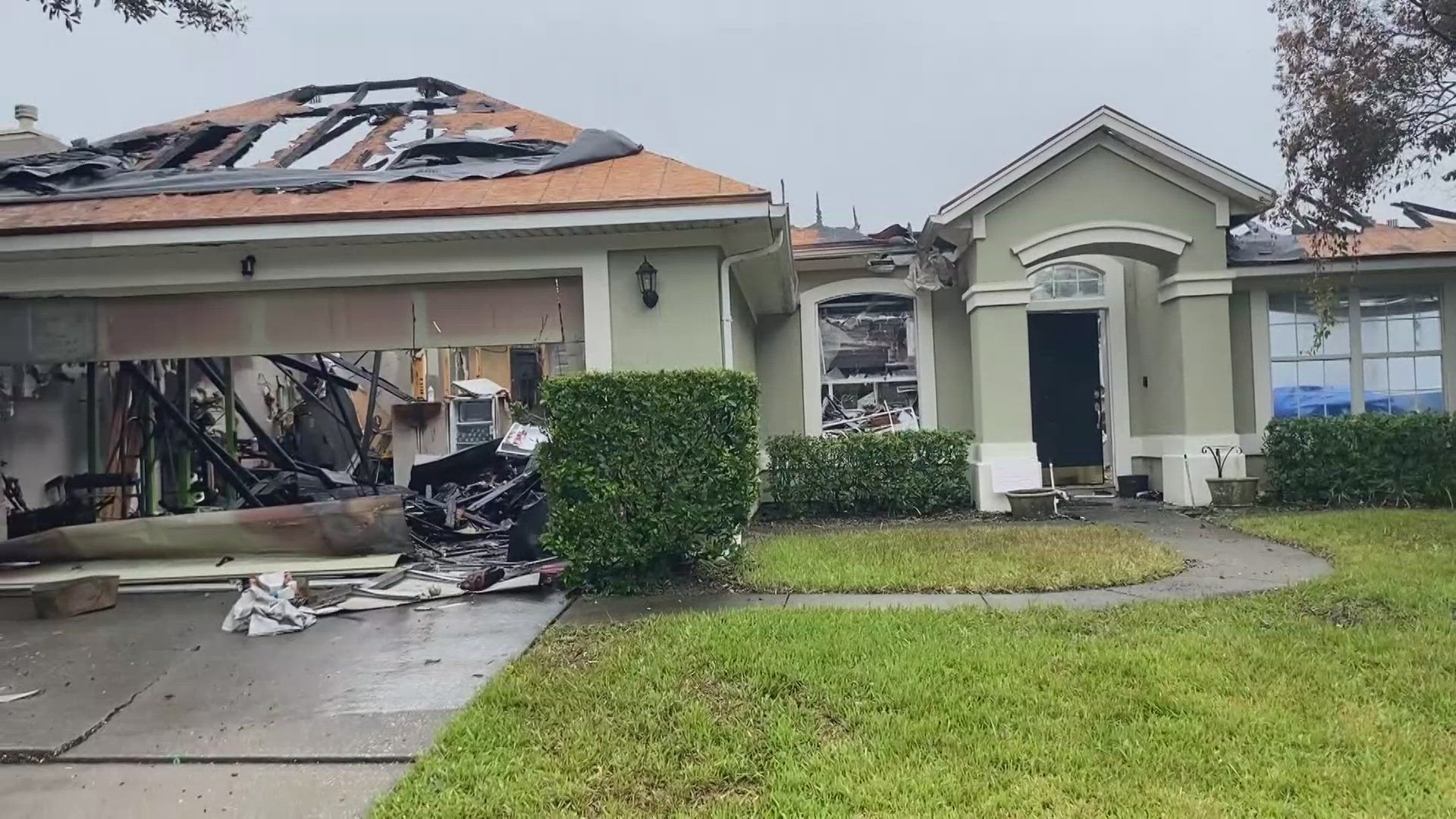 Community rallies support for Oakleaf family after fire destroys home ...
