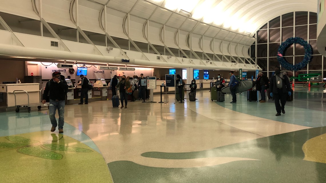 Lines form at airport early morning on Christmas Eve - Vimarsana News