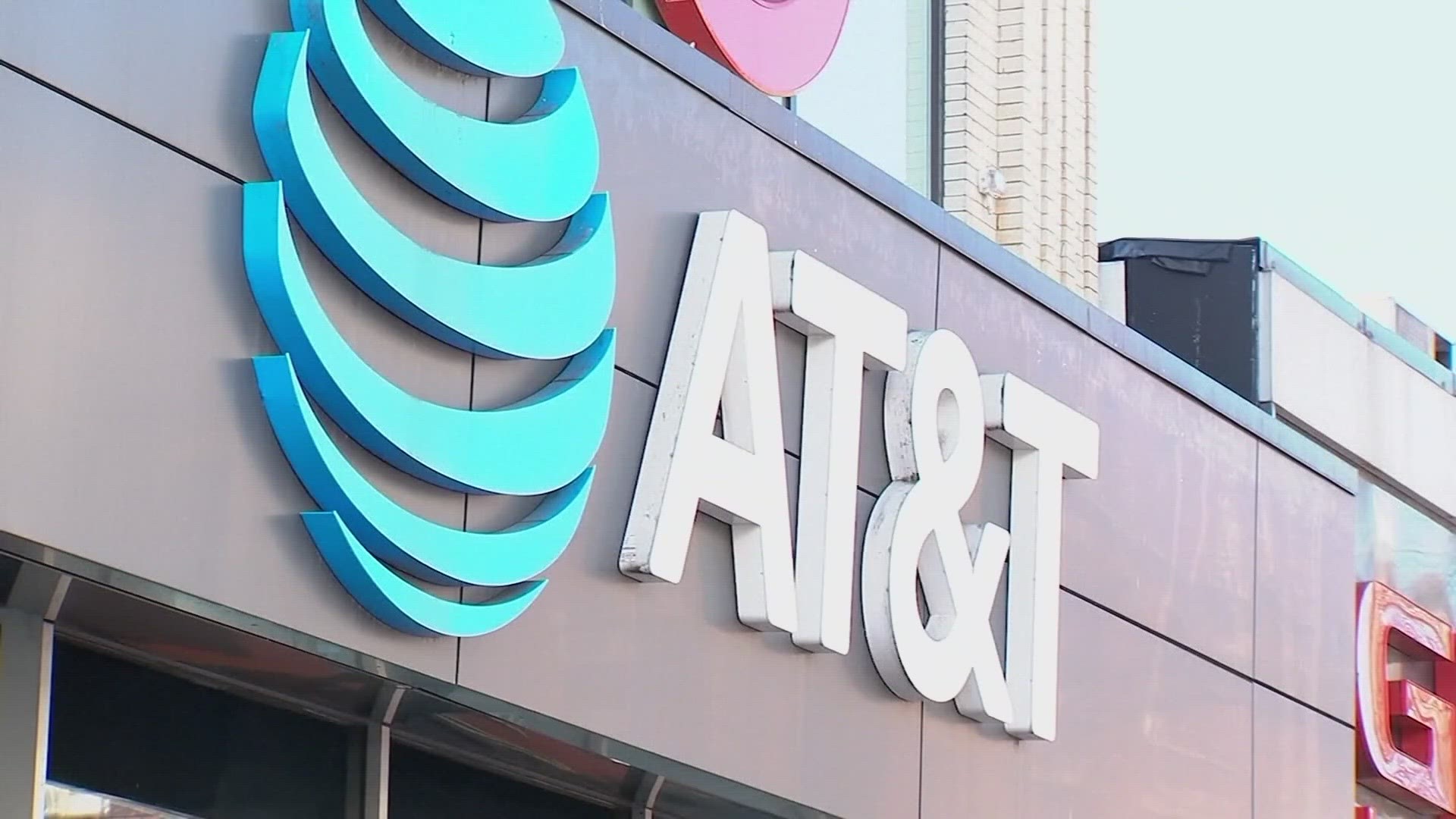 Nationwide AT&T outage causing phones to enter into SOS mode