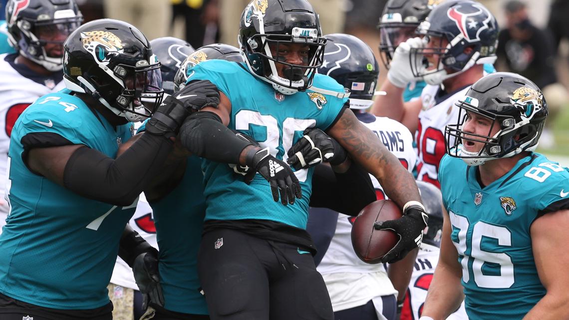 Photo: Leonard Fournette unveils his Jacksonville Jaguars jersey number