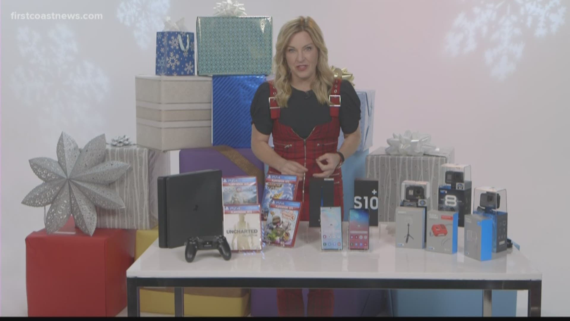 Tech expert Jennifer Jolly shares her list of the hottest gadgets to get your hands on this season.