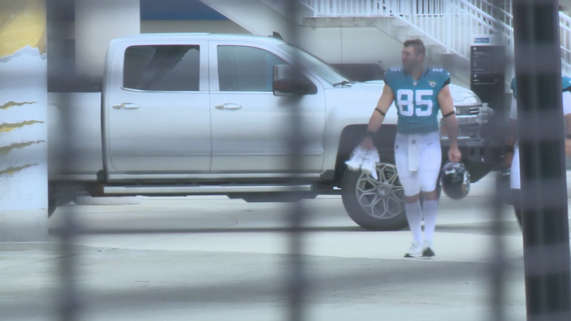 Tim Tebow gets showered with cheers from Jaguars fans during first open  training camp practice 