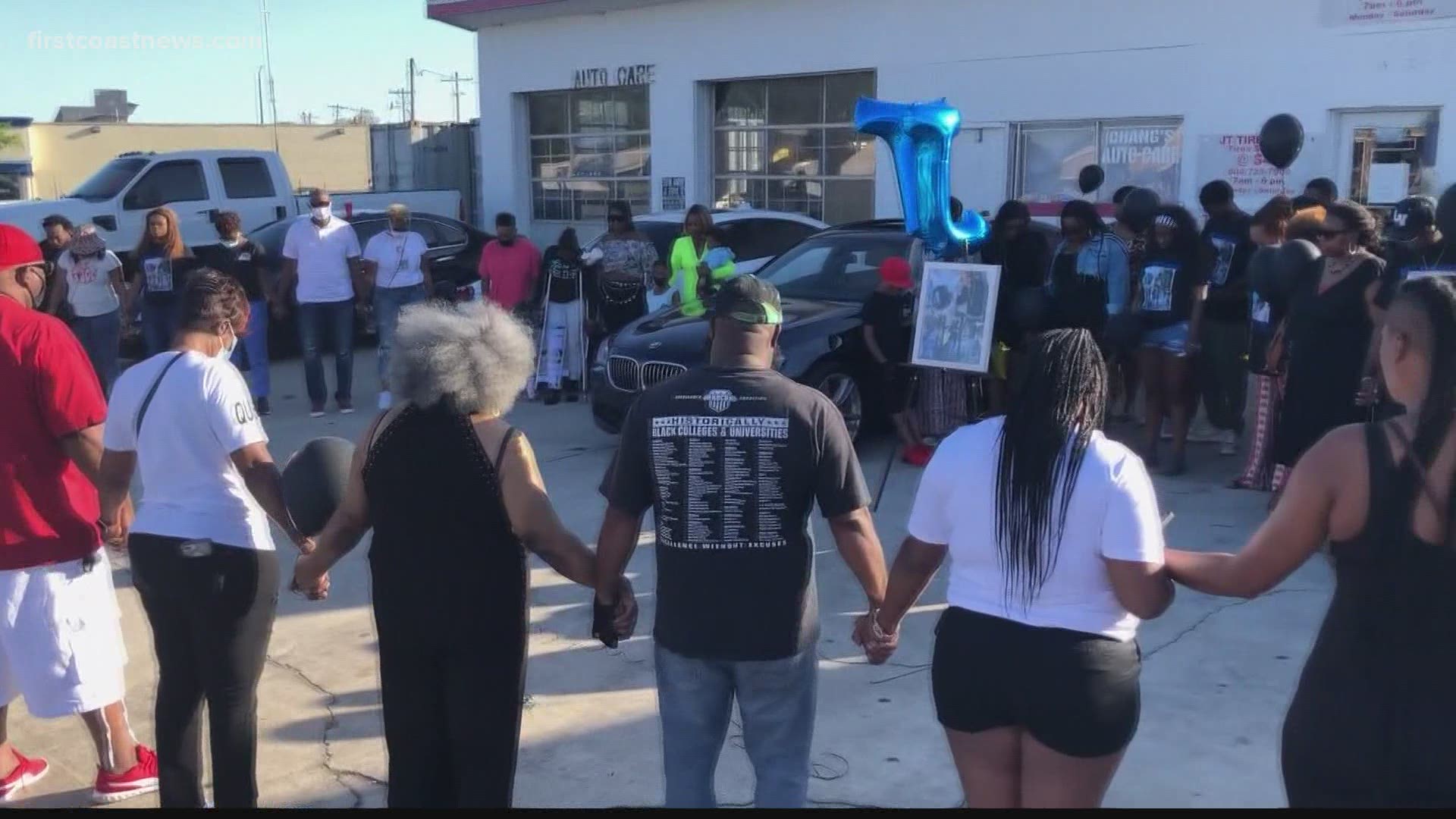 Community remembers beloved Arlington business owner at Friday night vigil