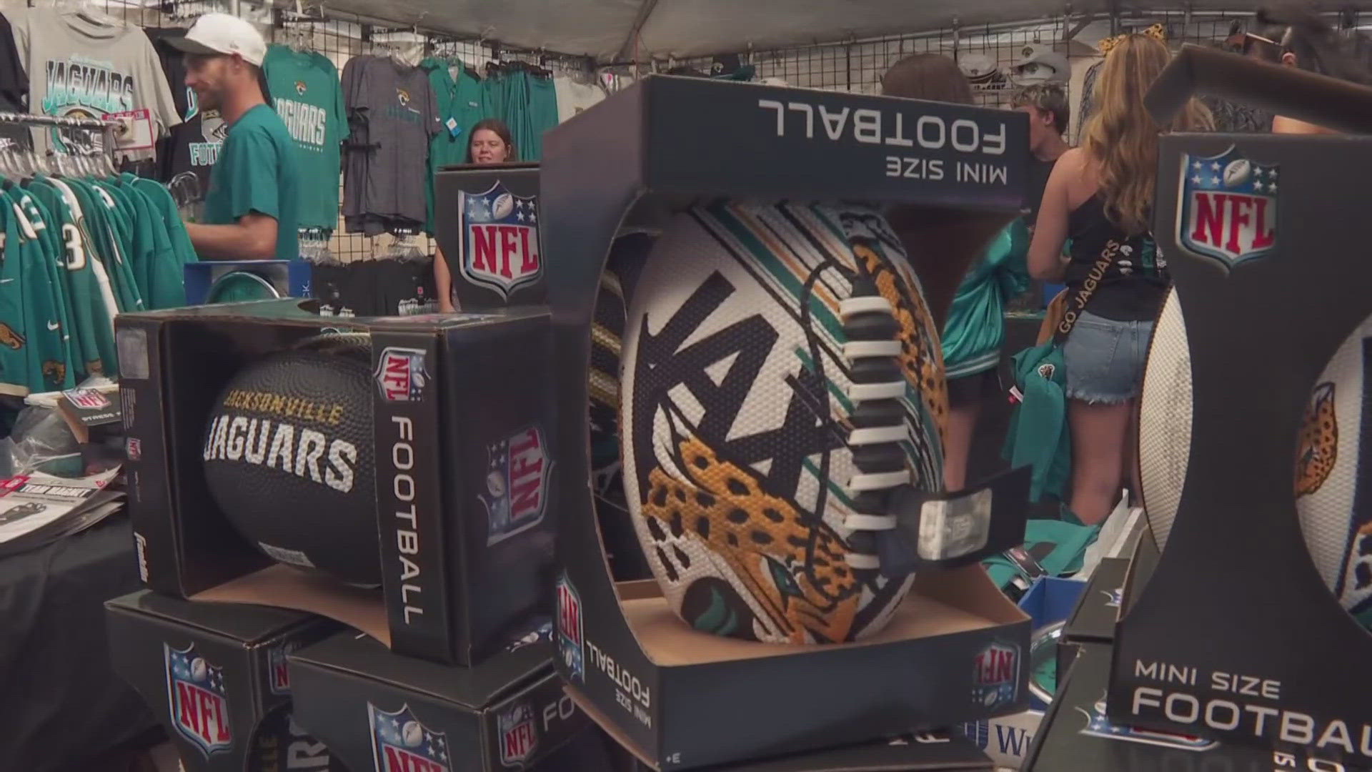 Jacksonville businesses saw a surge in customers as fans flooded shops before Monday Night Football.