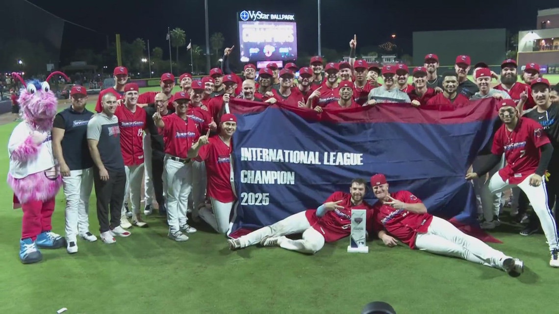 Mayor honors Jacksonville Jumbo Shrimp for TripleA National