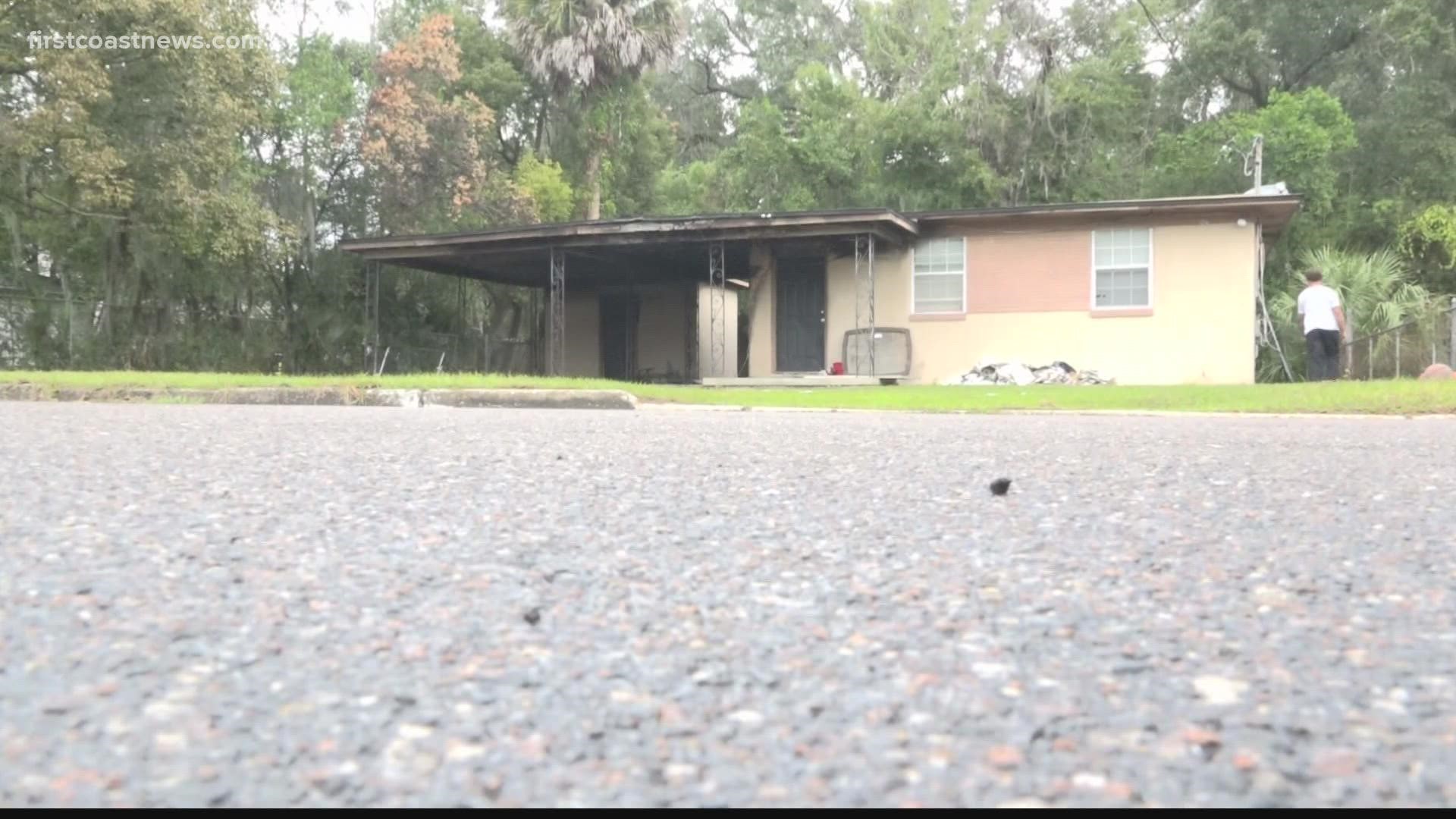 Community steps in after Jacksonville famliy of 12 loses home in fire a week before Christmas