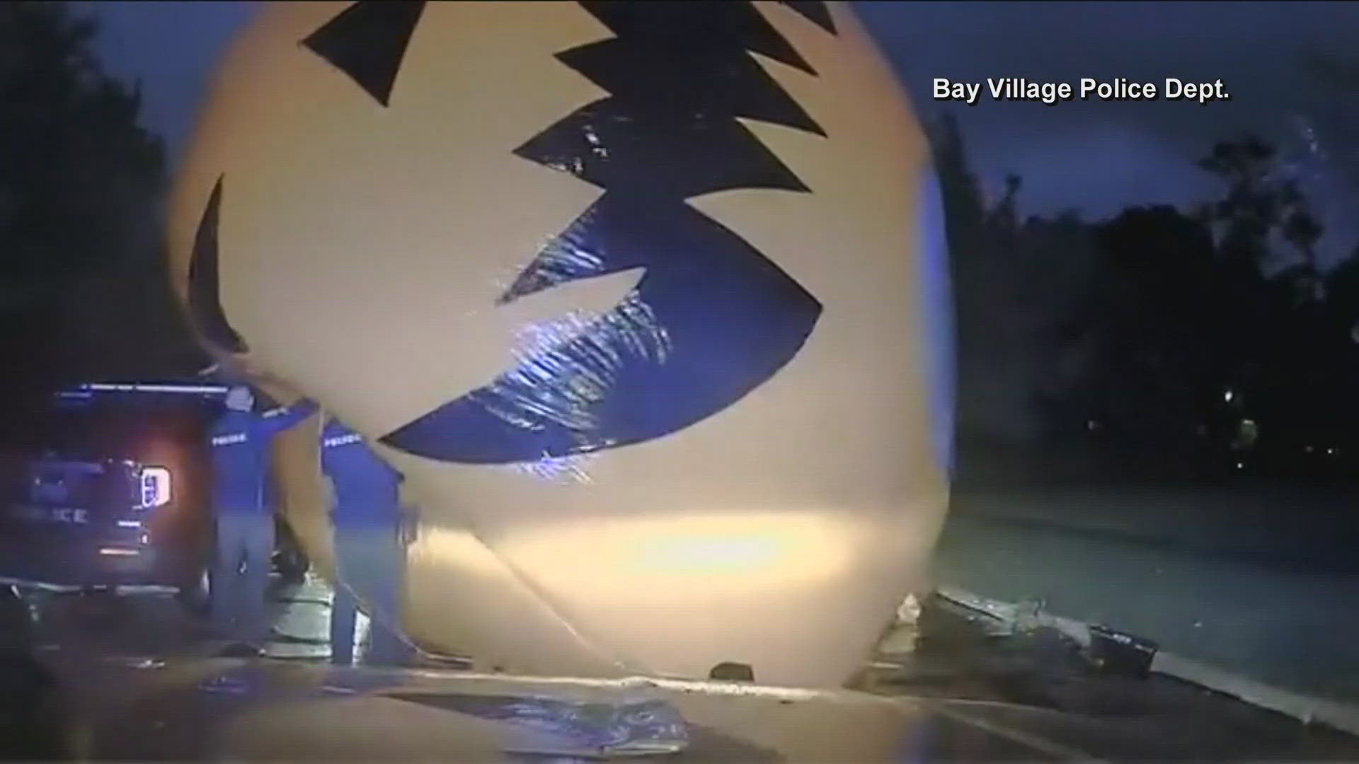 Dashcam video shows officers responding to a runaway pumpkin blocking an Ohio roadway.