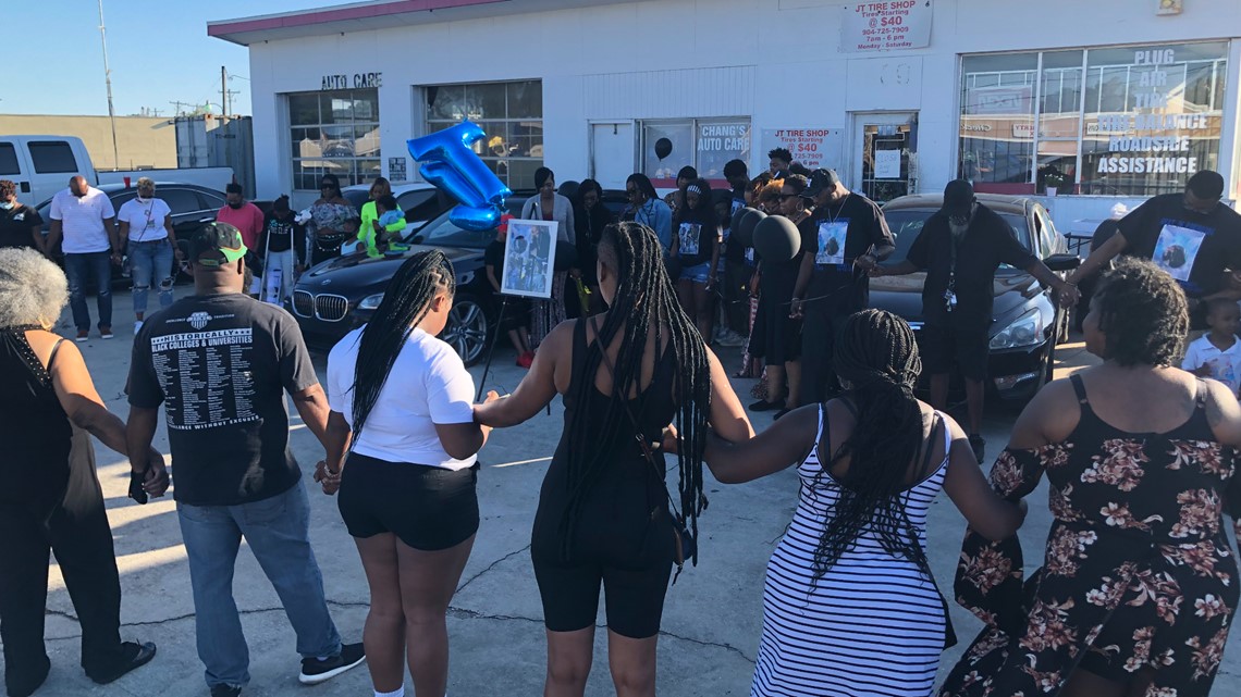 Vigil held for James Taylor at JT's Tire Shop | firstcoastnews.com - Vimarsana News