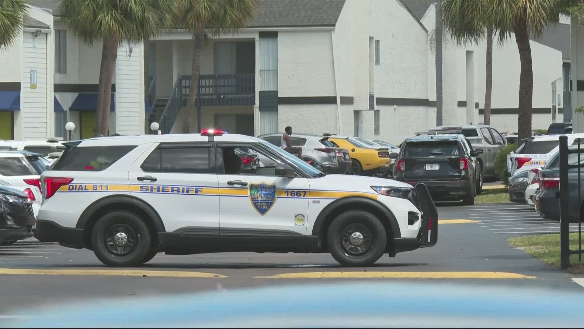 Man shot by Jacksonville police after stand-off | firstcoastnews.com