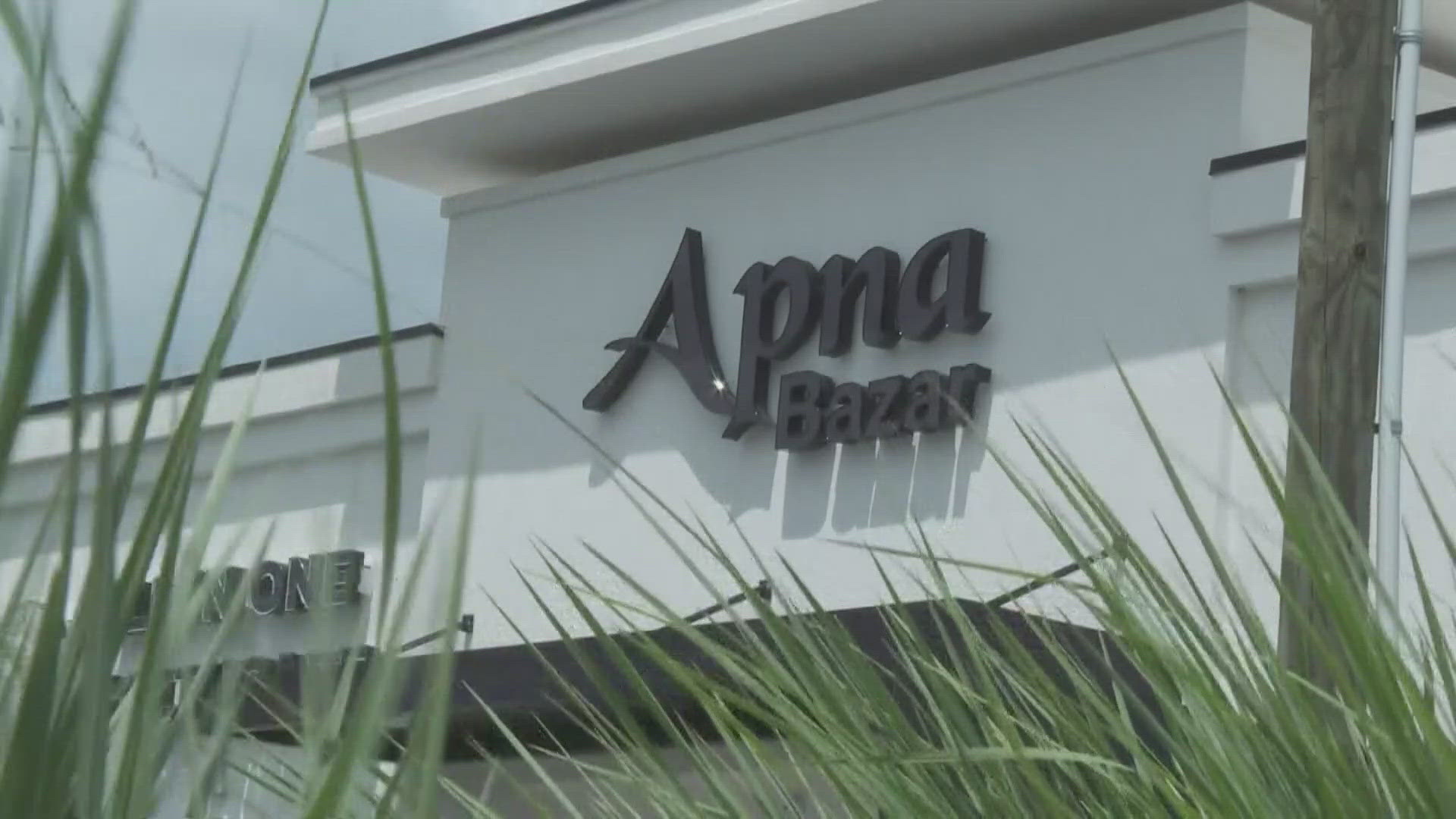 Apna Bazar's proposal to expand its business to include a meat-processing facility was met with a split vote ahead of the city's land use and zoning meeting